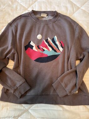 Mountain and Isles Crewneck Sweatshirt with Mountain Graphic - Soft and Cozy